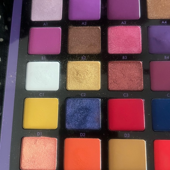 Norvina palette, gently used and clean. So many color possibilities/combinations - Picture 5 of 6